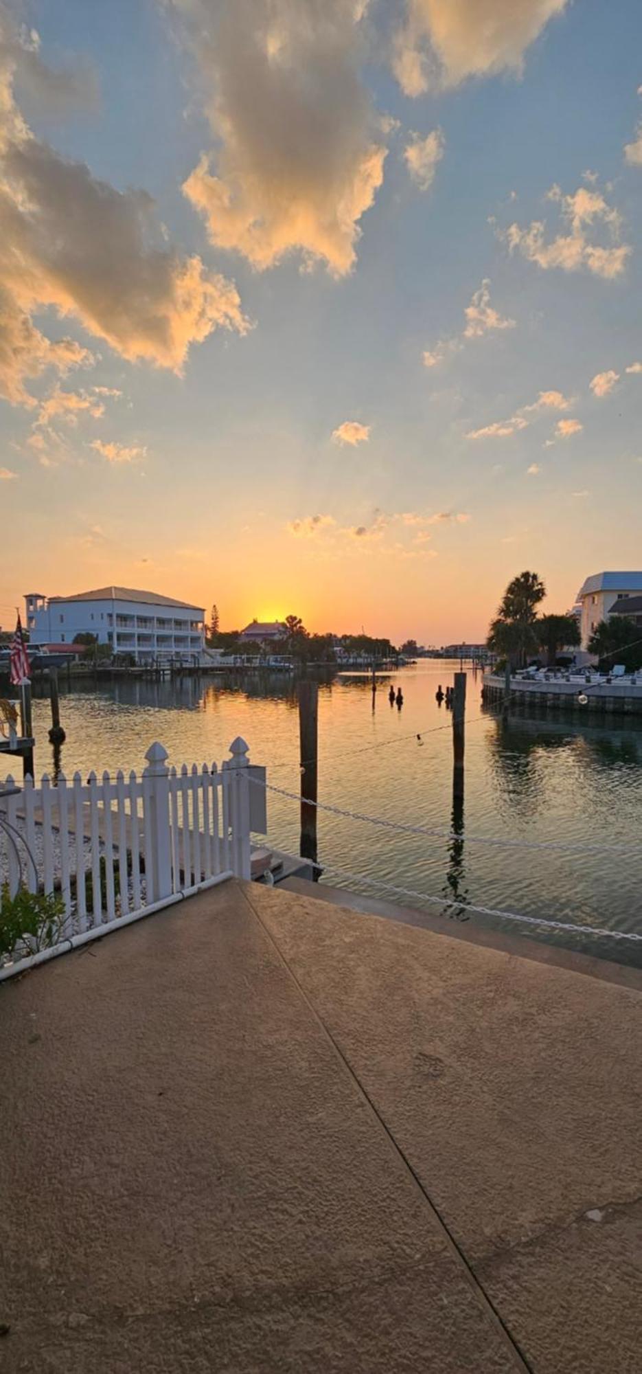 Funshine Pointe Capri Apartman St. Pete Beach Kültér fotó