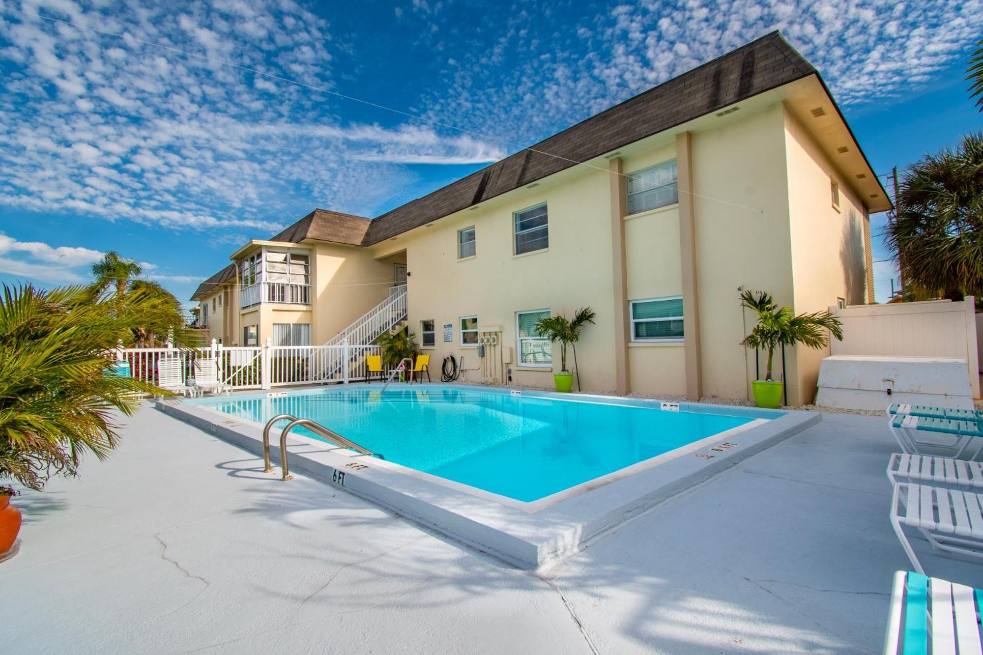 Funshine Pointe Capri Apartman St. Pete Beach Kültér fotó
