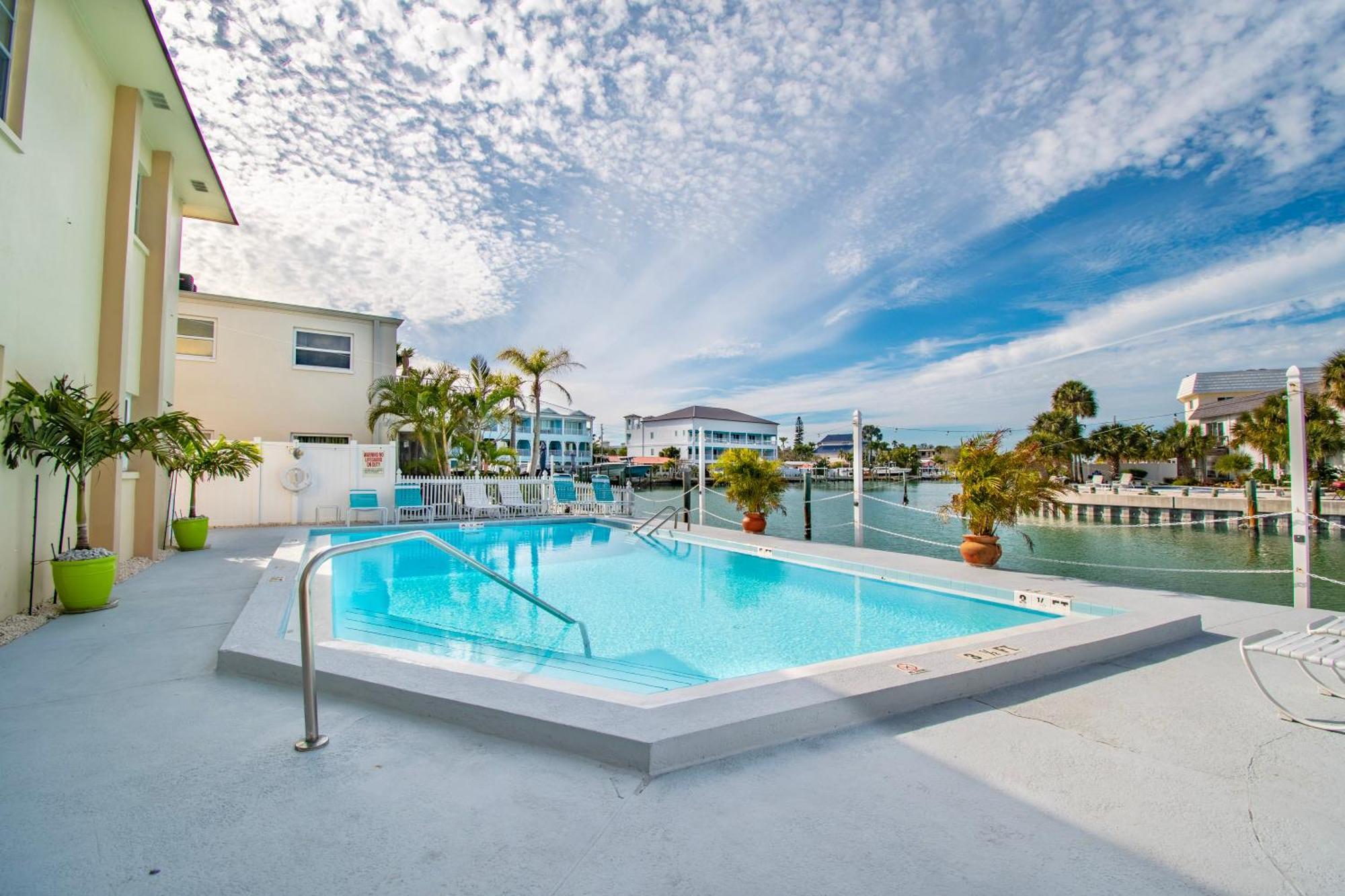 Funshine Pointe Capri Apartman St. Pete Beach Kültér fotó